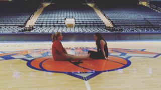 Amy Schumer feet photo thumbnail