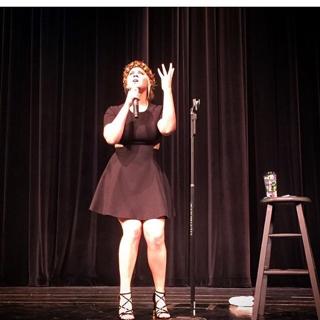 Amy Schumer feet photo thumbnail