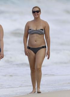 Amy Schumer feet photo thumbnail