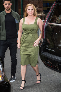Amy Schumer feet photo thumbnail