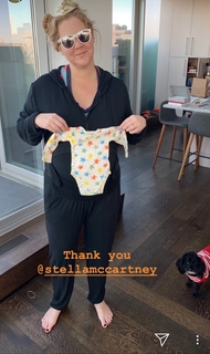 Amy Schumer feet photo thumbnail