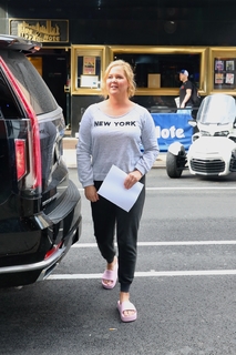 Amy Schumer feet photo thumbnail