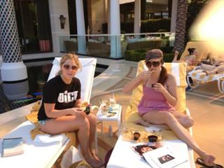 Amy Schumer feet photo thumbnail