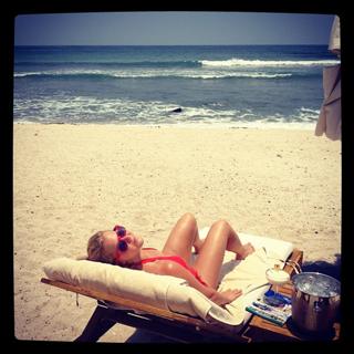 Amy Schumer feet photo thumbnail