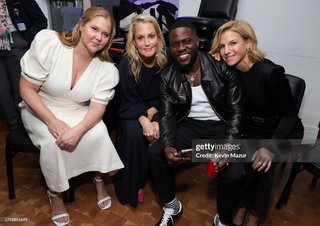 Amy Schumer feet photo thumbnail