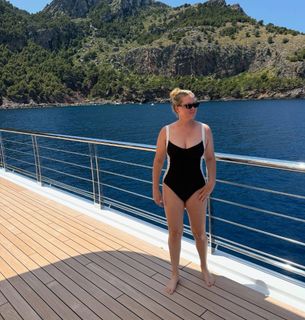 Amy Schumer feet photo thumbnail