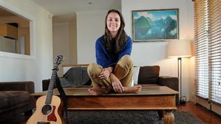 Amy Shark feet photo 1