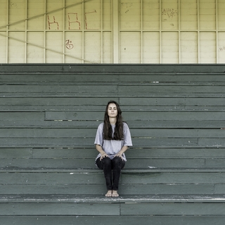 Amy Shark feet photo 2