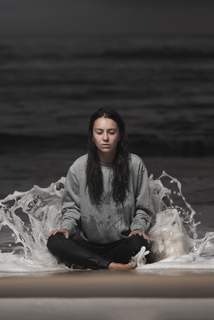 Amy Shark feet photo 3