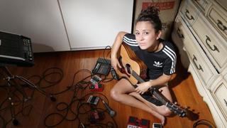 Amy Shark feet photo 16