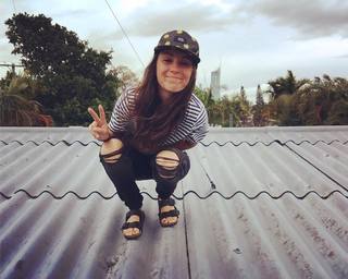 Amy Shark feet photo 14