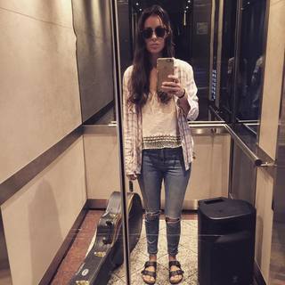 Amy Shark feet photo 12