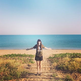 Amy Shark feet photo 9