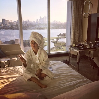 Amy Shark feet photo 6