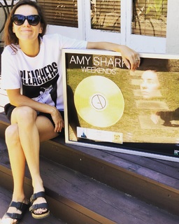 Amy Shark feet photo 19