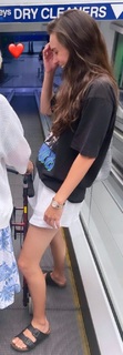 Amy Shark feet photo 1