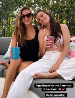 Amy Shark feet photo 20