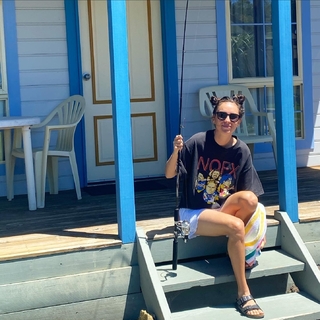 Amy Shark feet photo 17