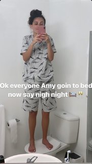 Amy Shark feet photo 12