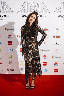 Amy Shark feet photo 4