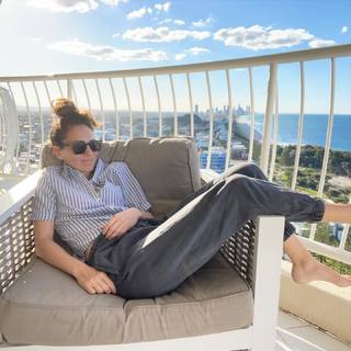 Amy Shark feet photo 13