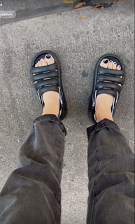 Amy Shark feet photo 9