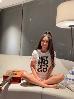 Amy Shark feet photo 20
