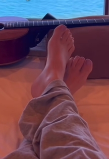 Amy Shark feet photo 13