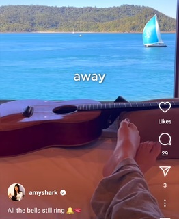 Amy Shark feet photo 11