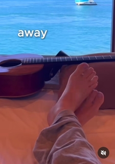 Amy Shark feet photo 10