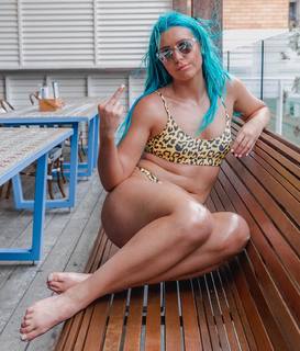 Amy Sheppard feet photo 2