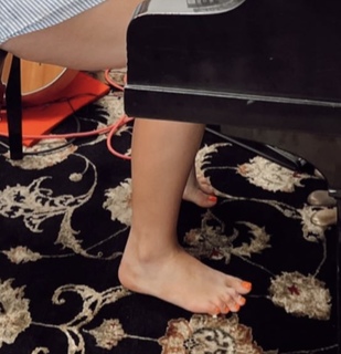 Amy Sheppard feet photo 6