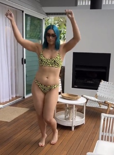 Amy Sheppard feet photo 4