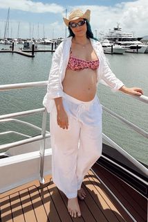 Amy Sheppard feet photo 4