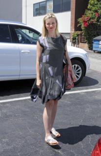 Amy Smart feet photo thumbnail