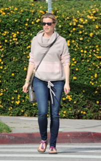 Amy Smart feet photo thumbnail
