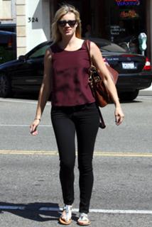 Amy Smart feet photo thumbnail