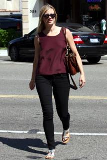 Amy Smart feet photo thumbnail