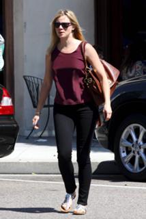 Amy Smart feet photo thumbnail