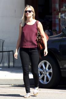 Amy Smart feet photo thumbnail