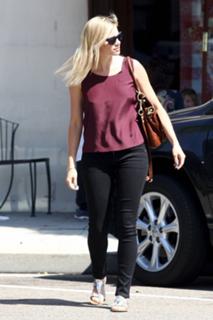 Amy Smart feet photo thumbnail