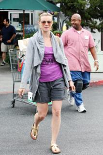 Amy Smart feet photo thumbnail