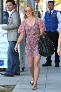 Amy Smart feet photo thumbnail