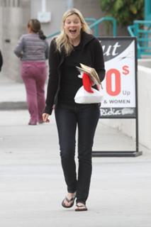 Amy Smart feet photo thumbnail