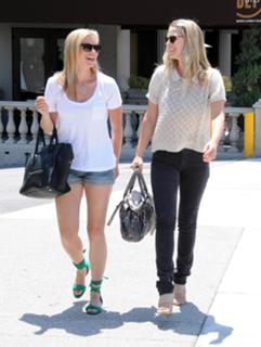 Amy Smart feet photo thumbnail