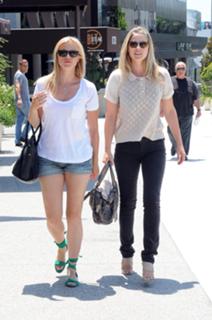 Amy Smart feet photo thumbnail