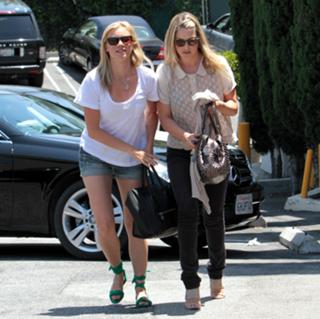 Amy Smart feet photo thumbnail