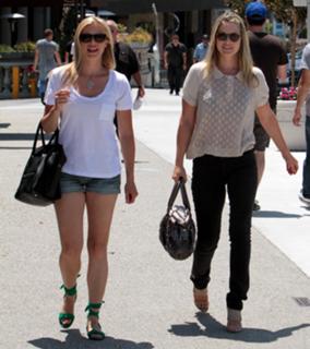 Amy Smart feet photo thumbnail