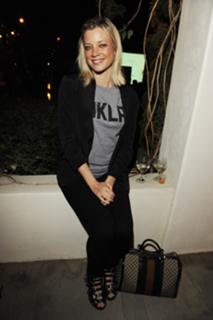 Amy Smart feet photo thumbnail