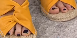 Amy Stran feet photo thumbnail